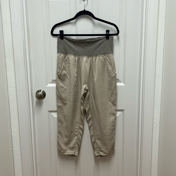 Lululemon Cropped Wide‎ Leg Striped Wide Band Athletic Pant - Picture 1 of 6